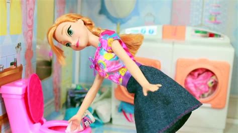 Frozen Anna And Kristoff Cleaning Disney Barbie Parody Maid