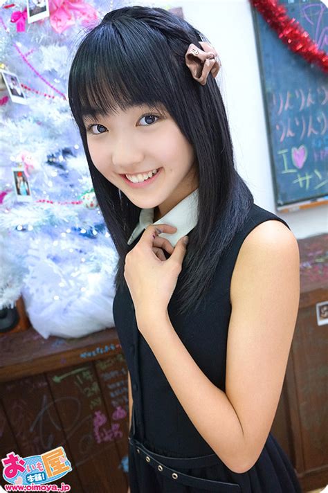 Japanese Girl Idols Momo Shiina Tumblr Collection