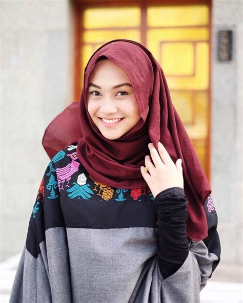 21 Hijab Cantik Indonesia Percantik Hunian