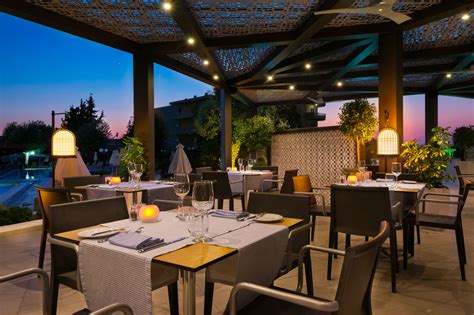 romantic dining retreat aquamarine  la carte restaurant luxury spa