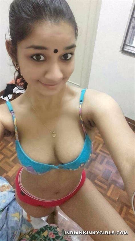 hot indian girl topless showing her boobs desi teens sexy babes wallpaper