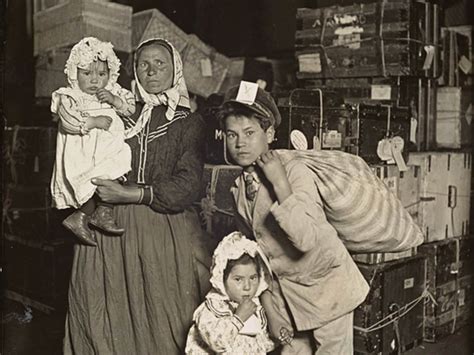 Ellis Island Immigrants Photographer Lewis Hine S Pictures Of Jews