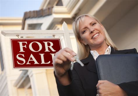 3 benefits of using a local real estate agent to sell a home