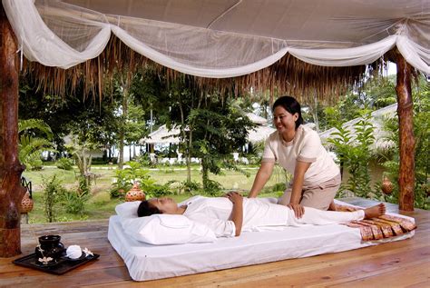 outdoor thai massage wwwphanganholidaycom thai massage yoga