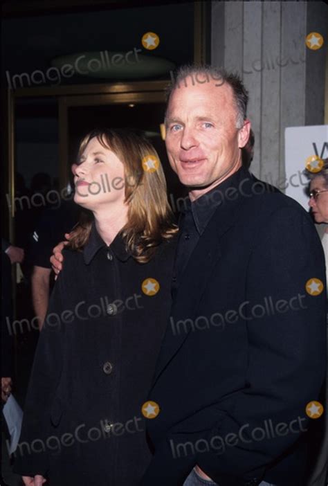 photos and pictures ed harris with wife amy madigan and daughter at the aristocasts 1996