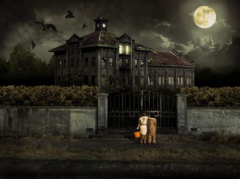 where to go to sleep in the world s 10 scariest haunted houses tlcme