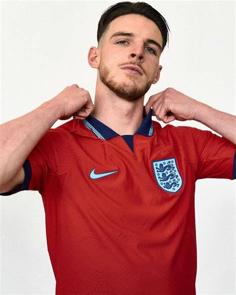 pin by 𝐃 𝐀 𝐒 𝐘 𝐀 on declan rice sexy sporty football pictures