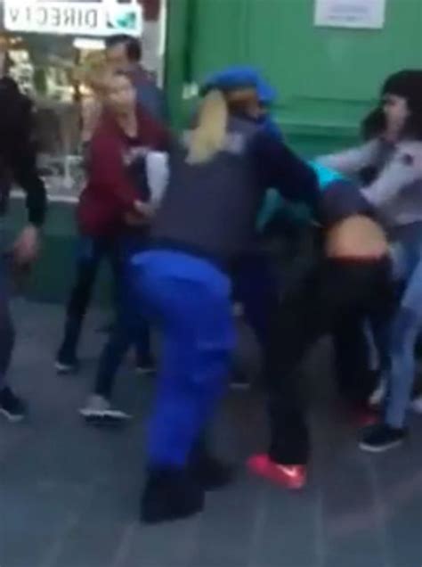 schoolgirl fight erupts into mass brawl after police are