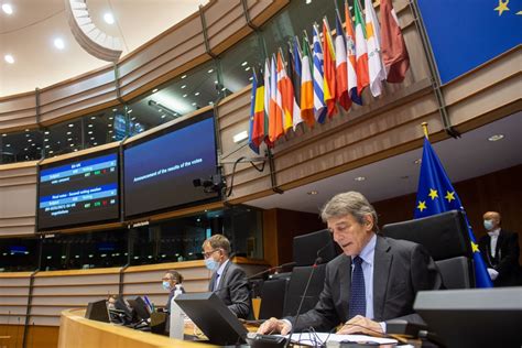 brexit le parlement europeen ratifie laccord commercial ueroyaume uni touteleuropeeu