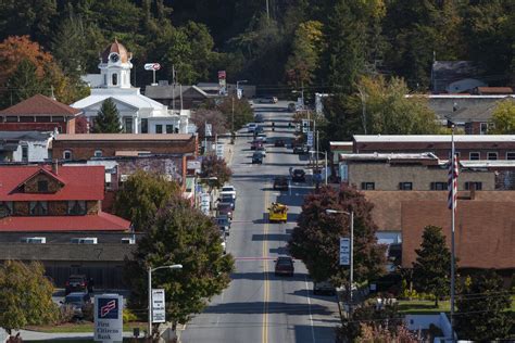 north carolina towns  visit  fall north carolina