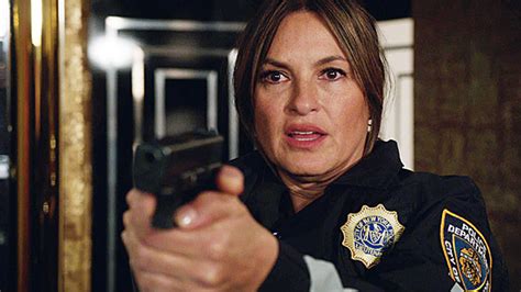 ‘law And Order Svu’ Finale Preview Olivia Walks Into