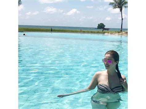 In Photos Ara Mina And Sunshine Cruz Flaunt Bikini Bodies In Brunei