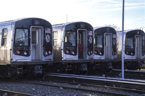 mta pulls pricey  subway fleet   trains detach