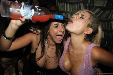 Very Hot Party Girl 3 640 1 S640x427
