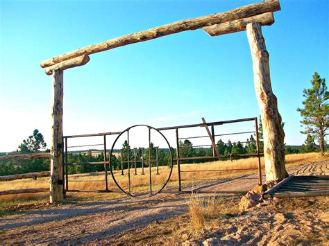 homesteading wife  great gate