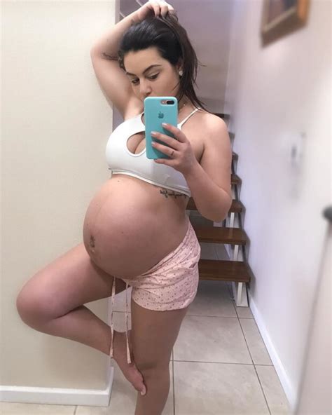 Hot Pregnant Catalina Posing Bestpornflix