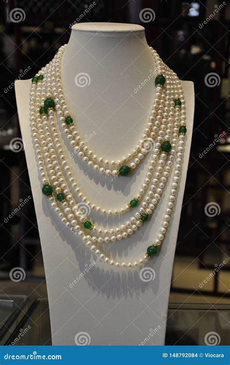 pearls necklace display   pearl workshop  beijing  china