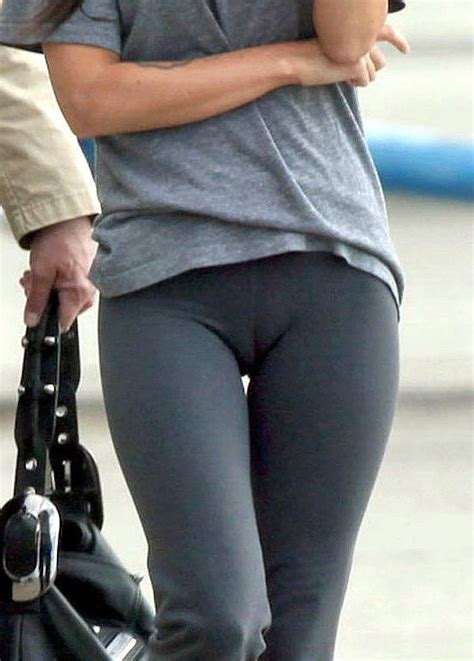 yoga pants camel toe sexy ass pictures