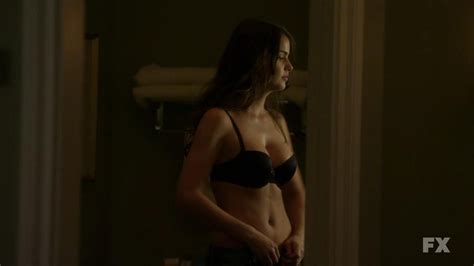 naked shelley hennig in justified
