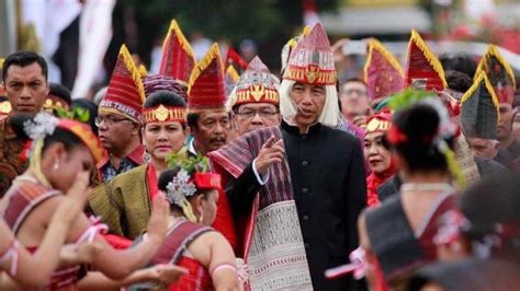 suku indonesia berdasarkan provinsi penjelasan gambarnya