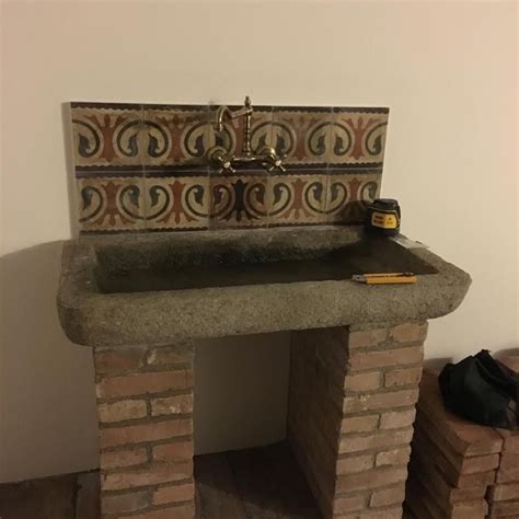 Ampia scelta e consegna rapida in tutta italia. lavello in pietra originale di recupero | Lavello in pietra, Lavello da