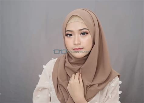 style tutorial hijab pashmina simple syari menutup dada cantik modis