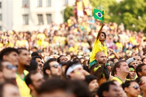 populacao  brasil passa de  milhoes de habitantes estima ibge radio sampaio