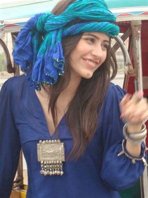 Desi Showbuzz Sizzling Hot Pakistani Model Syra Yousaf