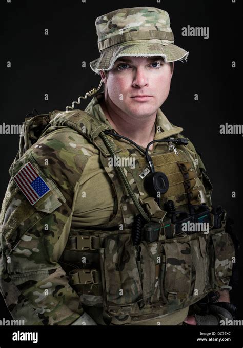 portrait    army special forces green beret soldier stock photo alamy