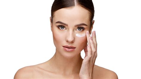 Skin Care Tips To Help Reduce The Look Of Puffy Under Eyes