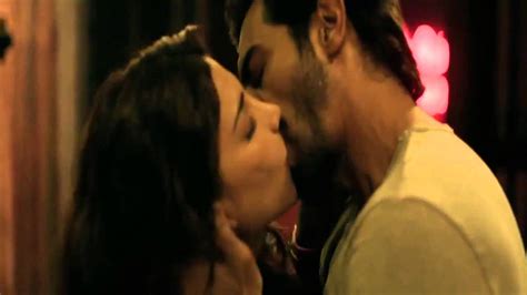 must watch shruti hassan hot kissing scene d day