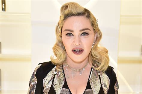 madonna debuts pink hair  scoop   soft pretty perfect color