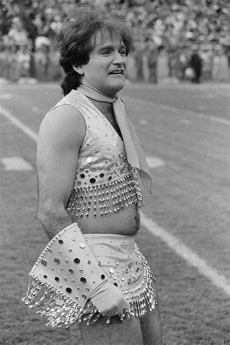 Robin Williams Cheerleading For The Denver Broncos In 1980 Daily Snark