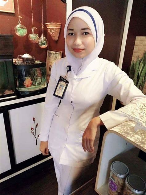 Pin By Azlan Hassan On Nurse In 2022 Medical Outfit Girl Hijab