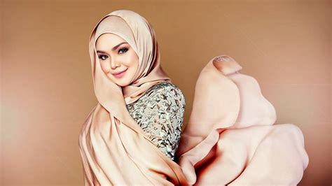 malaysian singer siti nurhaliza reveals she s pregnant