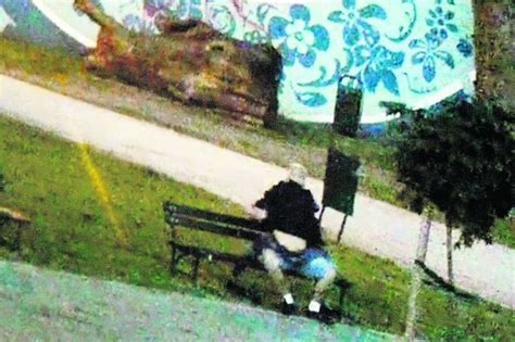 seks w parku na ławce pijackie harce co widzi monitoring