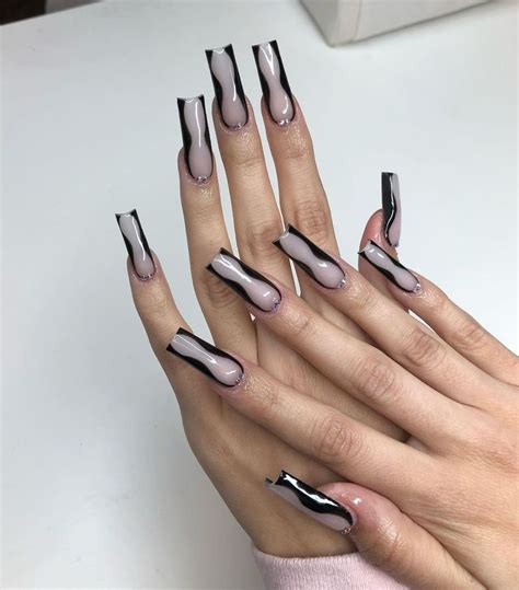 la nail tech  instagram  famous euphoria nails