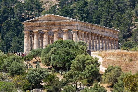 der griechische tempel von segesta im westen von sizilien foto bild