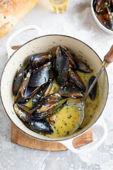 Mussels With White Wine Garlic And Cream Recipe Drizzle And Dip