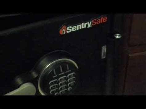 manual  sentry safe  default code