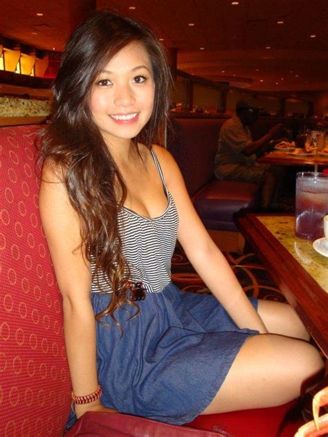 Very Pretty Pinay Made On Her Date In Manila Restaurant In Greenbelt