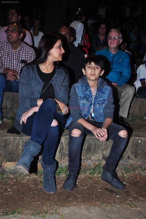 Sonali Bendre And Son Snapped In Mumbai On 31st Jan 2016 Sonali