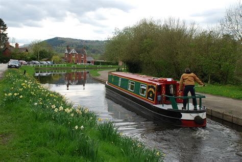 complete guide  buying  narrowboat owatrol direct