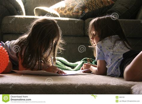 twee meisjes stock afbeelding afbeelding bestaande uit