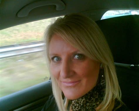 lesle7b5cad 46 from derby is a local granny looking for