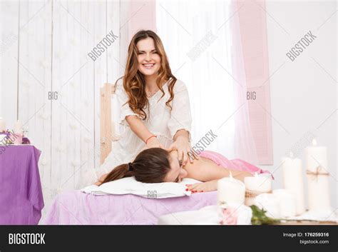 Masseur Doing Massage Image And Photo Free Trial Bigstock