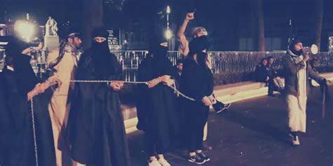 المصري لايت عرض 4 فتيات أكراد للبيع في مزاد علني بلندن