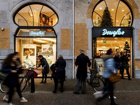 parfumerie douglas sluit  onderpresterende winkels  duitsland