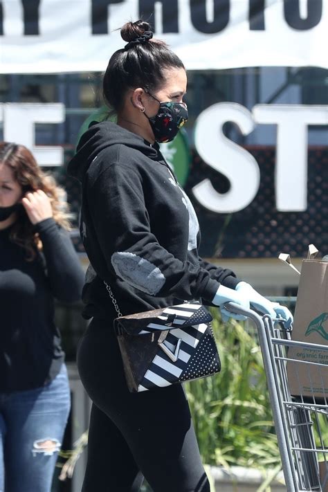 Cassie Ventura Wearing Mask Out Shopping In Los Angeles 04