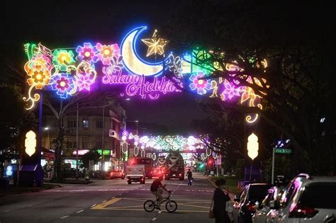 muslims  singapore  celebrate hari raya aidilfitri    mufti